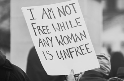 A sign reading ‘I am not free while any woman is unfree’ © Gettyimages 