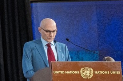 高级专员福尔克尔·蒂尔克（Volker Türk）出席在日内瓦万国宫举行的《世界人权宣言》七十五周年纪念活动开幕式。图片来源：人权高专办/Jean-Marc Ferre