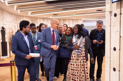 UN Human Rights Chief Volker Türk shared a moment with members of the UN Human Rights Youth Advisory Group. ©OHCHR/Irina Popa