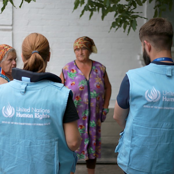 United Nations staff speaking with Ukrainian women 