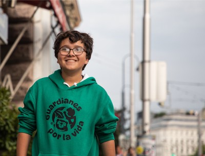Francisco Vera wearing a green hoodie with the “Guardians for Life” logo on it.  © Vincent Tremeau 