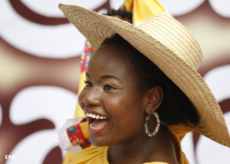 A woman of African descent participates during the celebration of the official Afrocolombian Day in Cali, Colombia © EPA/CHRISTIAN ESCOBAR MORA 