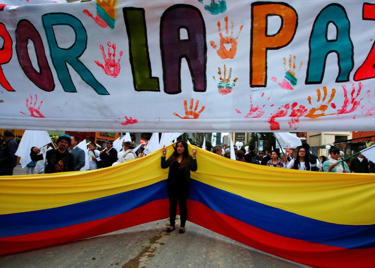 Supporters rallying for the peace during a march in Bogota, Colombia.© REUTERS/John Vizcaino
