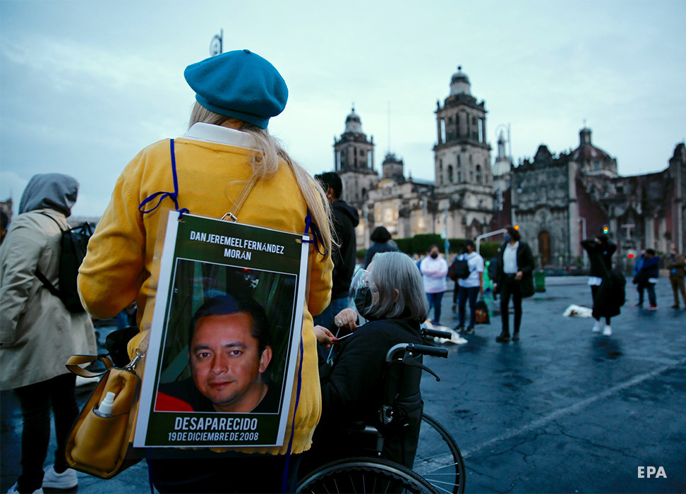 A family member of Dan Jeremeel at a protest for the disappeared in Mexico City, Mexico. Credit: © EPA-EFE/Carlos Ramírez