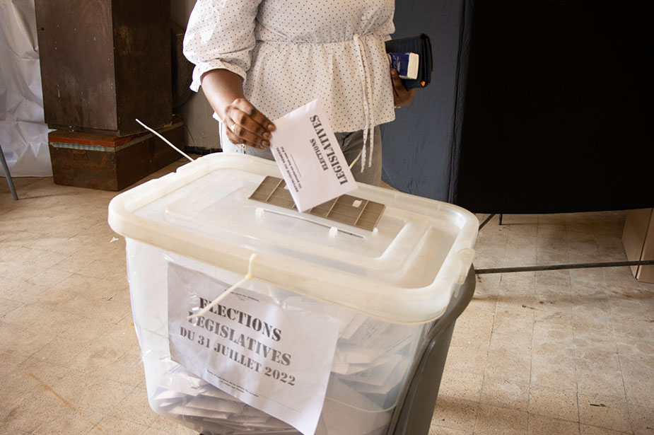 At the Demba Diop stadium voting centre in Dakar, a voter puts her ballot paper in a box at polling station number 1, Senegal, Dakar. © OHCHR WARO - Habibou Dia