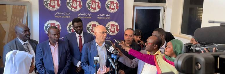 El Alto Comisionado durante su visita oficial a Sudán. Ⓒ ACNUDH/Anthony Headley