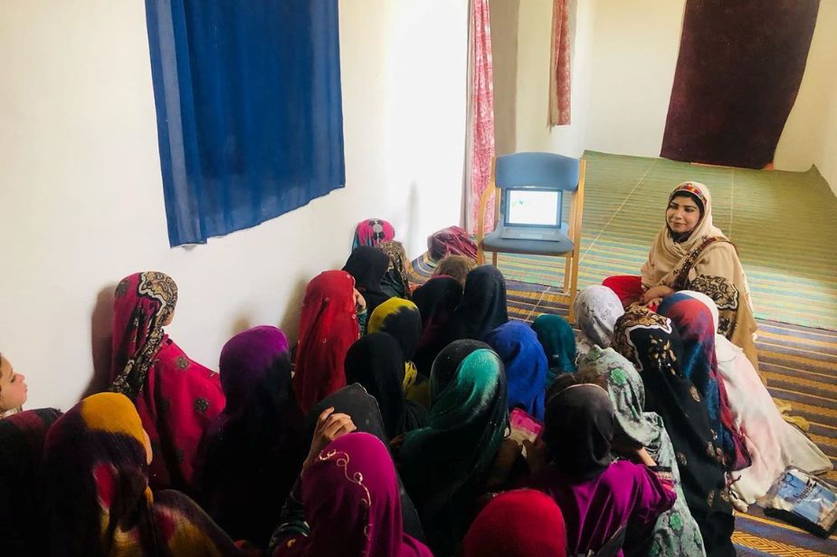 Pashtana Dorani teaching a group of young girls in Afghanistan, as part of her NGO’s efforts to promote education for girls in the country. © PasthanaDorani