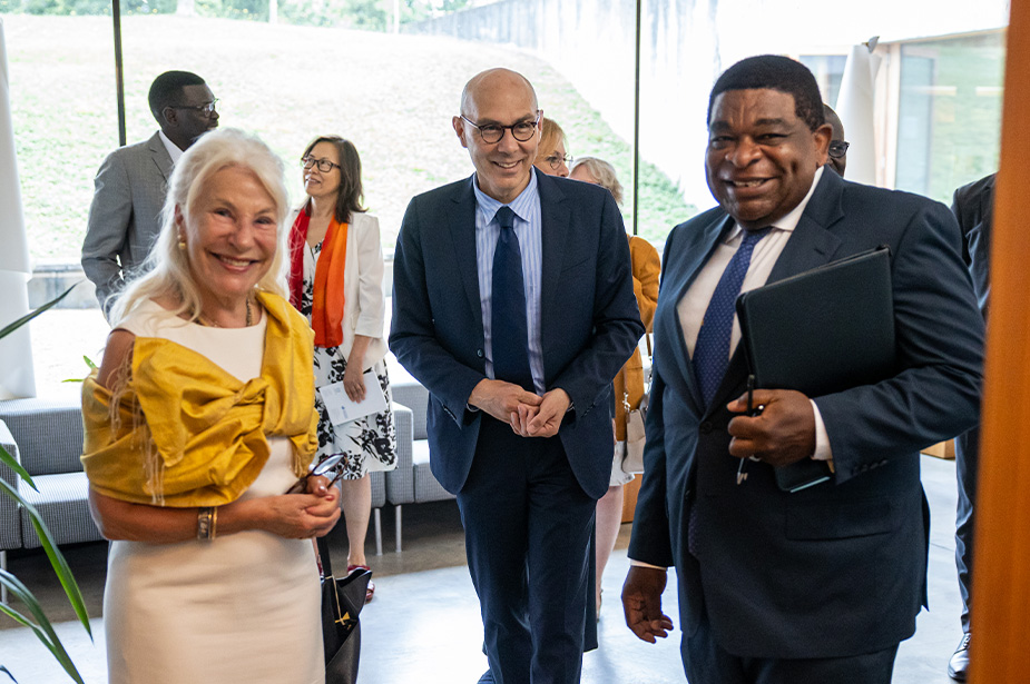 CEDAW member Nicole Ameline (left) and IPU Secretary General Martin Chungong (right) flank High Commissioner Volker Türk at the Roundtable at IPU Headquarters. © Pierre Albouy/OHCHR 