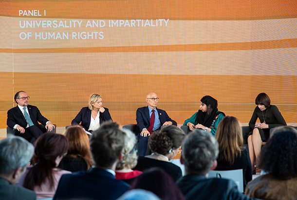 Les droits de l’homme peuvent apporter des solutions aux problèmes liés à la technologie et aux jeunes, ont entendu les participants à Vienne.
