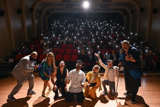 Group photo of the comedy show. © OHCHR