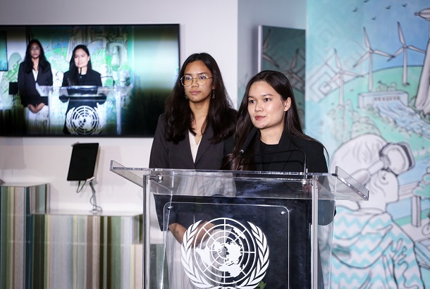 Youth presenting their youth statement at the reception. © OHCHR