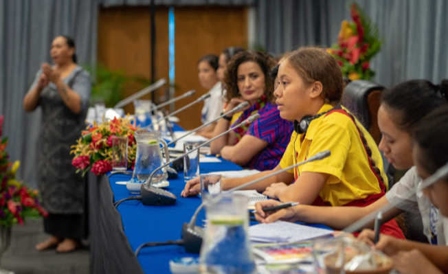 En marzo de 2020, 80 niños, adolescentes y jóvenes de Samoa se reunieron con el Comité para debatir las cuestiones relativas a los derechos del niño que son importantes para ellos.