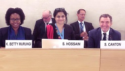 مفوضو لجنة التحقيق (من اليسار إلى اليمين): كاري بيتي مورونجي ؛ سارة حسين سانتياغو كانتون (رئيس) © OHCHR