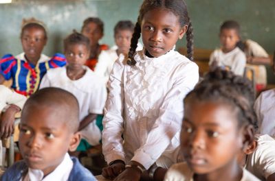 2020年在马达加斯加阿诺西地区安帕西·纳姆普伊纳小学参加补习班的学生。@ UNICEF/UNI302869/Ralaivita