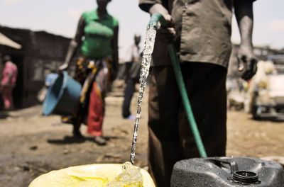 Неформальным поселениям в Кении нужна чистая вода, чтобы пережить пандемию COVID-19