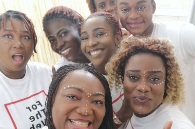 Group photo of Nnenna Nwakanma of the Web Foundation and participants of the She is the Code programme. © WEB FOUNDATION