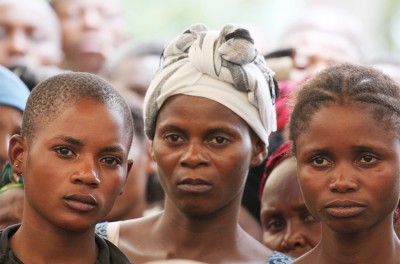 图为位于刚果民主共和国伊图里省布尼亚的“妇女团结促进和平与全面发展”卡里布尼瓦玛中心入口。©人权高专办／A. Headley