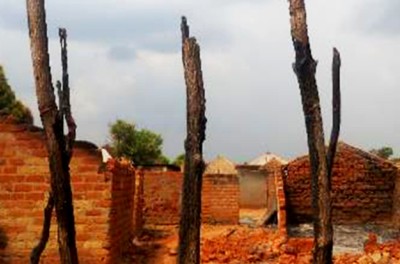 Le village de Boyo, en République centrafricaine, au lendemain d’une attaque ayant fait 20 morts et pendant laquelle le village a été pillé et des maisons ont été brûlées, en décembre 2021. © Yann Collier HCDH 25/01/2022