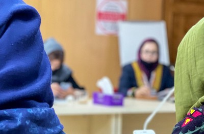 El 8 de marzo de 2022 IWD, reunión en el complejo de la ONU entre un grupo de mujeres afganas - defensores de los derechos humanos y el SRSG de la ONU Deborah Lyons, Kabul, Afganistán. 10 de marzo de 2022. © OHCHR/Anthony Headley