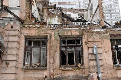 مبانٍ مدمَّرَة في شارع تريوخسفياتيتلسكا وسط مدينة كييف، في اليوم الثاني من زيارة إلى أوكرانيا، الأحد 27 تشرين الثاني/ نوفمبر 2022. © بول فيليب راينايرز/ بلغا/ وكالة Sipa، الولايات المتحدة الأميركية