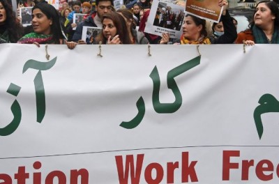 Marche et rassemblement en soutien aux droits des femmes afghanes à Londres, au Royaume-Uni, le 27 novembre 2022. © REUTERS/Toby Melville
