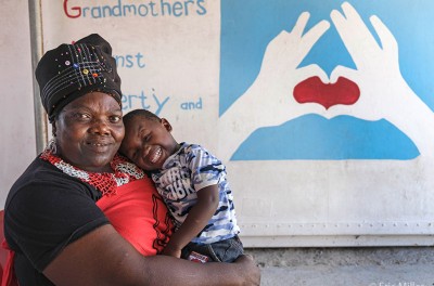 La Stephen Lewis Foundation soutient un projet de sensibilisation et de collecte de fonds pour soutenir les grands-mères africaines. © Eric Miller