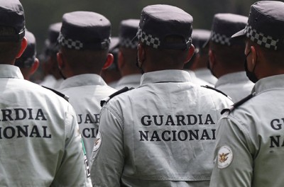 Des membres de la Garde nationale lors de la cérémonie officielle de présentation de la nouvelle Force spéciale de réaction et d’intervention (FERI) de la Garde, à Mexico, au Mexique, le 16 août 2022. © REUTERS/Edgard Garrido