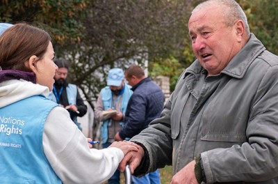 本周，联合国人权办小组在乌克兰格罗扎，最近的一次导弹袭击造成该地至少52名平民死亡。图片来源：联合国乌克兰人权监测团/Yevhen Nosenko