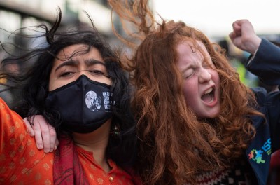Saoirse Exton, militante pour le climat, lors d’une manifestation © Pamela EA