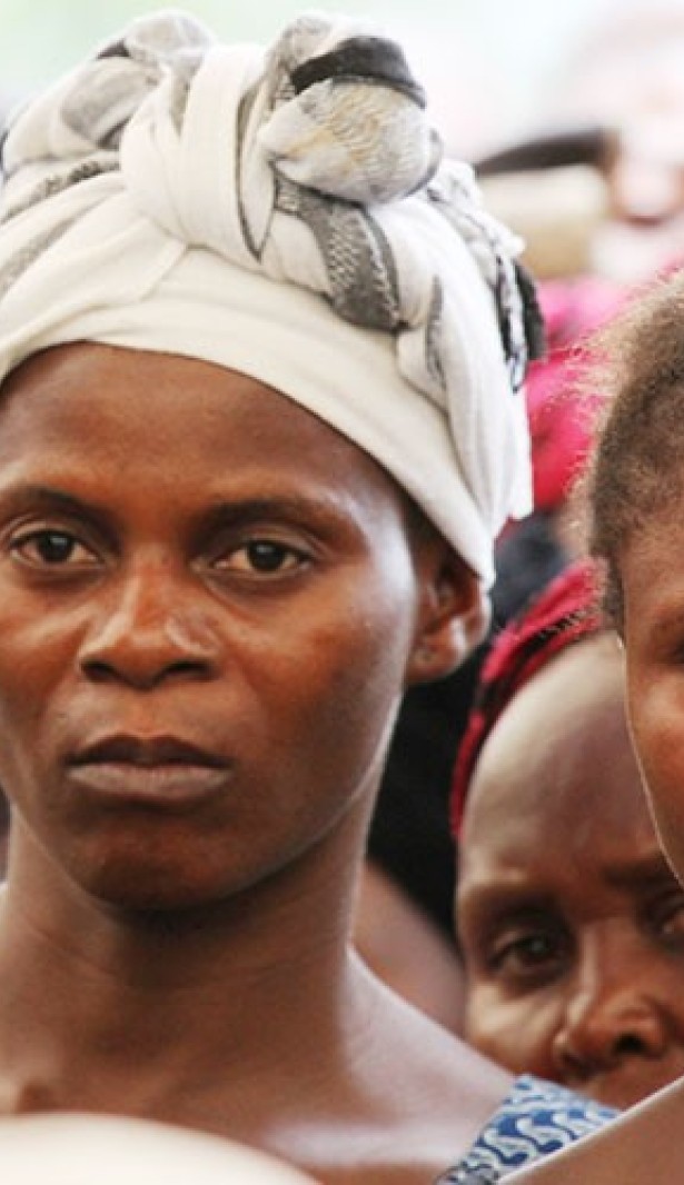 2011年3月8日，位于刚果民主共和国北基伍省的瓦利卡莱，妇女们正在参加国际妇女节的庆祝活动。©联刚稳定团／Myriam Asmani