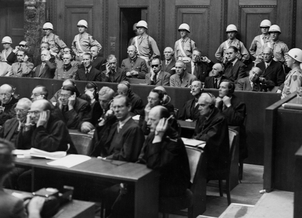 参加1946年至1949年纽伦堡审判的人员。这场审判中，影像首次被用作战争罪行的证据。© 国家档案和记录管理局，College Park，马里兰
