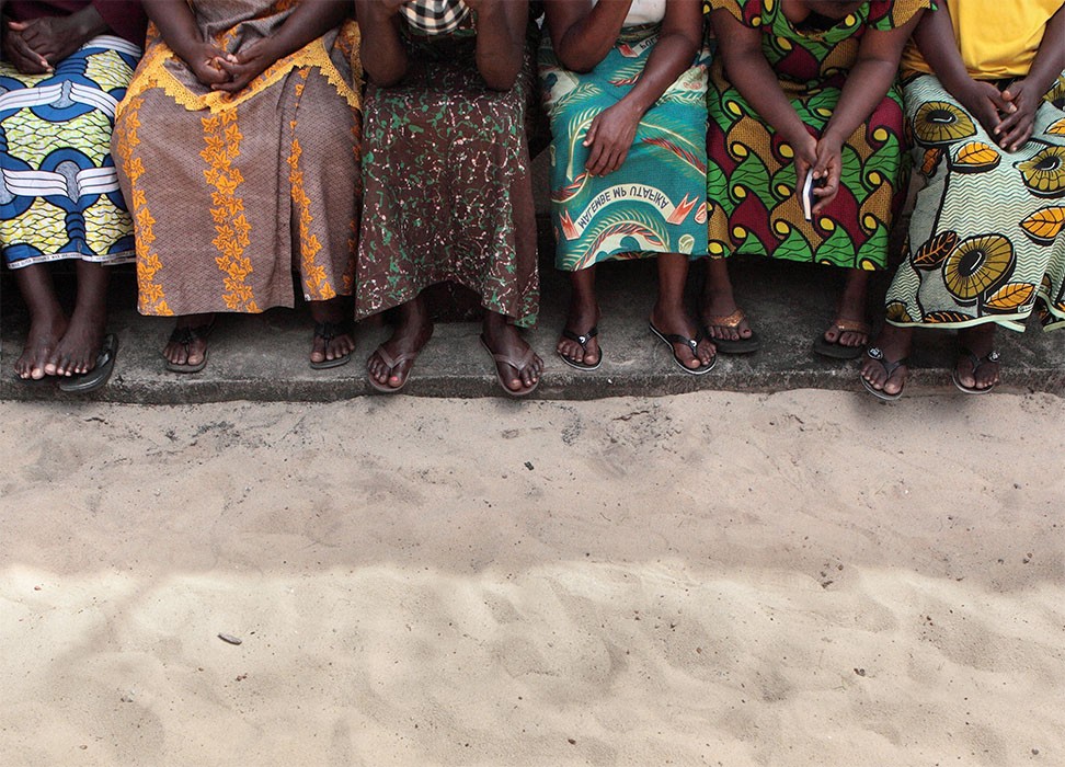 نساء مسجونات في مركز فريتاون الإصلاحي للإناث في سيراليون. © توم بردلي/ أدفوك إيد