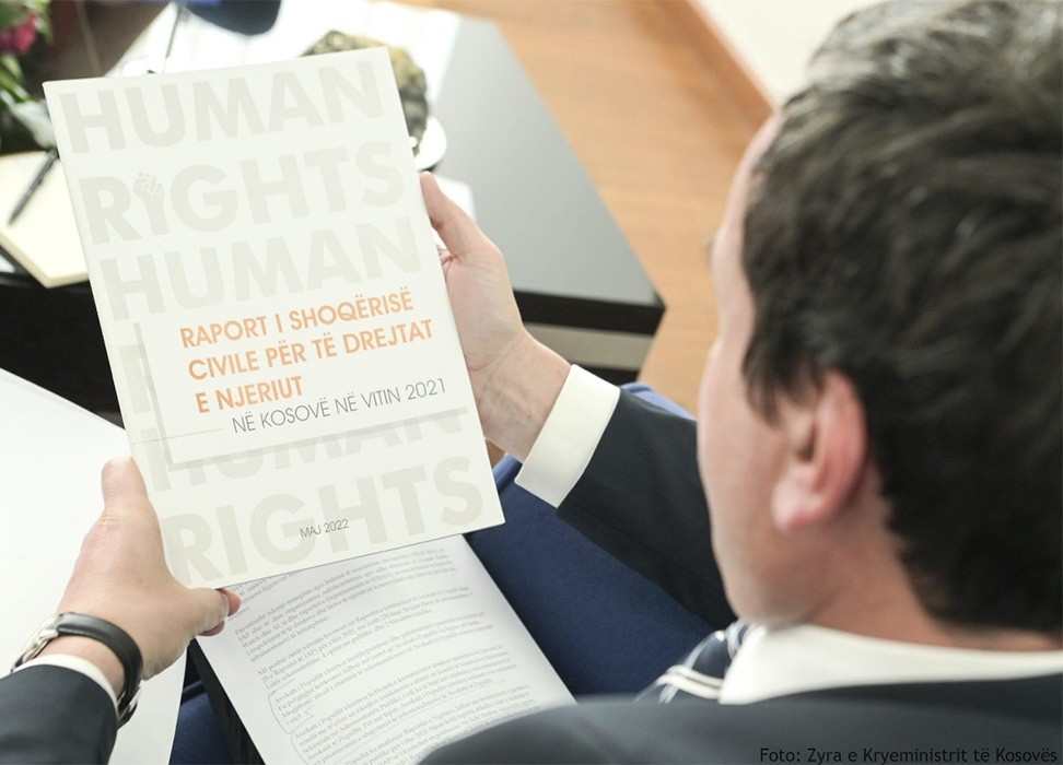 Nuevo informe elaborado por las organizaciones de  la sociedad civil de Kosovo y con el respaldo de Derechos Humanos de las  Naciones Unidas © Zyra e Kryeministrit te Kosoves
