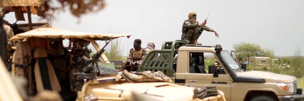 صورة لجنود ماليين خلال دورية أجروها مع جنود من قوة تاكوبا الجديدة بالقرب من الحدود مع النيجر في دانسونغو سيركل بمالي، في 23 آب/ أغسطس 2021.