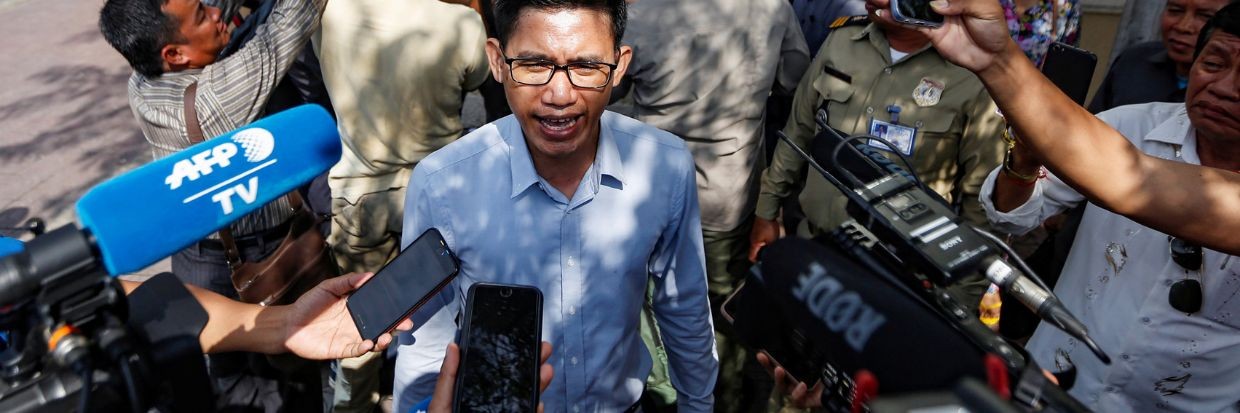 Yeang Sothearin and Uon Chhin, former journalists from the U.S.-funded Radio Free Asia (RFA), who have been charged with espionage, speak to the media in front of the Municipal Court of Phnom Penh after receiving their verdict, in Phnom Penh, Cambodia, October 3, 2019 © Reuters