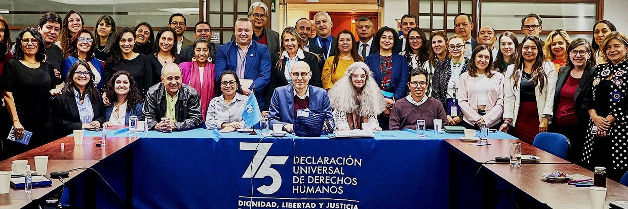 Dignité, liberté et justice pour tous : le Haut-Commissaire Volker Türk planifie le 75e anniversaire de la Déclaration universelle des droits de l’homme durant une réunion à Bogota. © HCDH