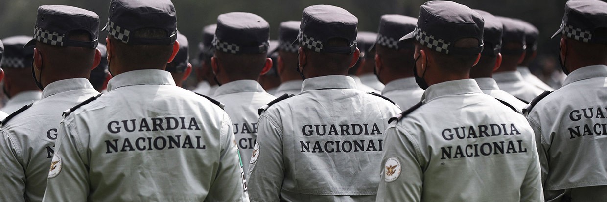 Des membres de la Garde nationale lors de la cérémonie officielle de présentation de la nouvelle Force spéciale de réaction et d’intervention (FERI) de la Garde, à Mexico, au Mexique, le 16 août 2022. © REUTERS/Edgard Garrido