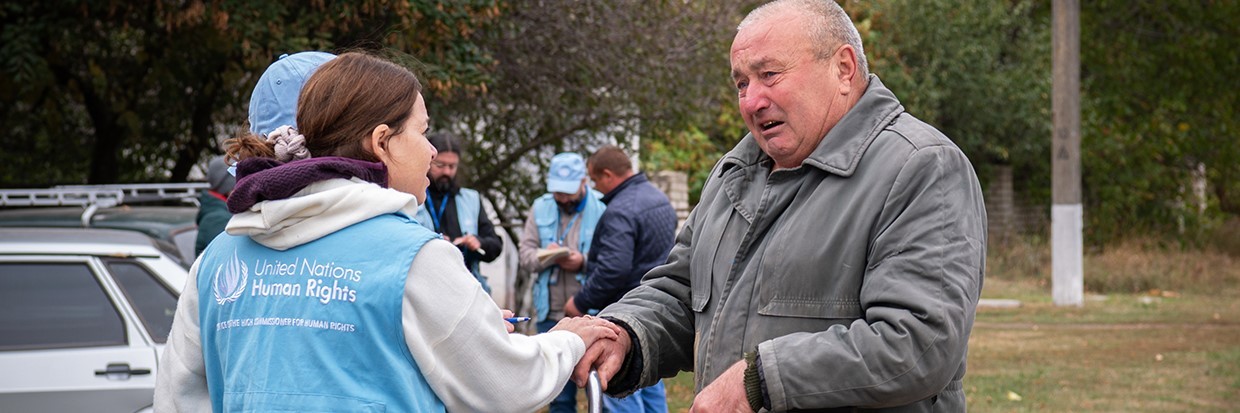 本周，联合国人权办小组在乌克兰格罗扎，最近的一次导弹袭击造成该地至少52名平民死亡。图片来源：联合国乌克兰人权监测团/Yevhen Nosenko
