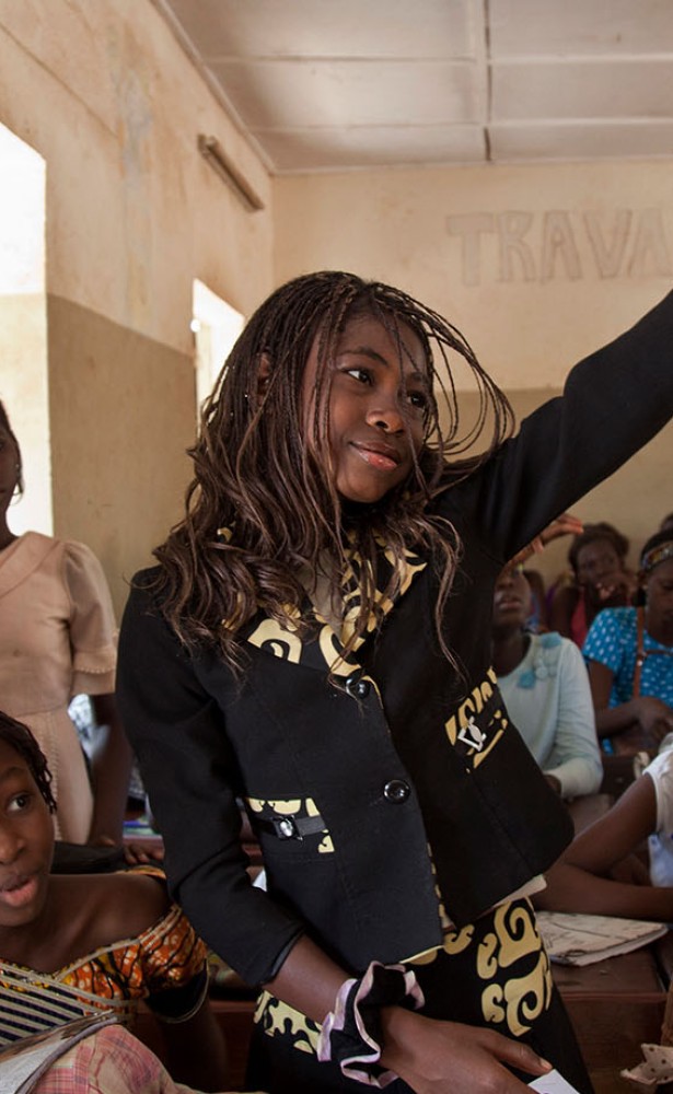 Alumnos de la escuela pública del barrio de Taliko, Bamako.© Foto ONU/Marco Dormino