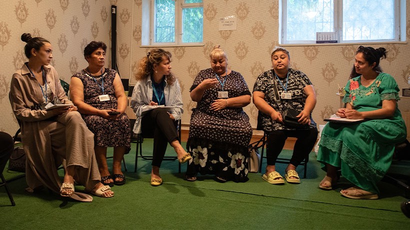 Roma community mediators meet regularly to discuss human rights challenges of Roma and come up with practical solutions. Roma mediators receive human rights training to assist families integrate into society. © OHCHR/Vincent Tremeau