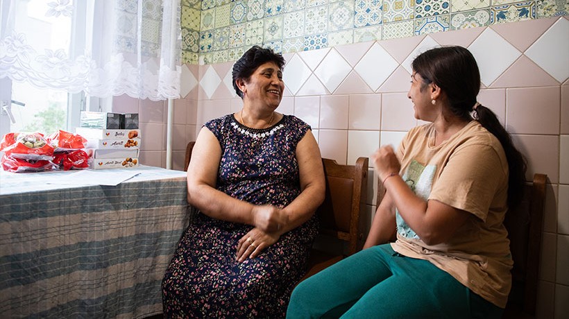 Roma mediator Vasilisa Avtutova (left) shares a laugh with Inna in the family’s kitchen. Roma mediators are affectionately known as “aunties” because of their close personal links with the families. © OHCHR/Vincent Tremeau