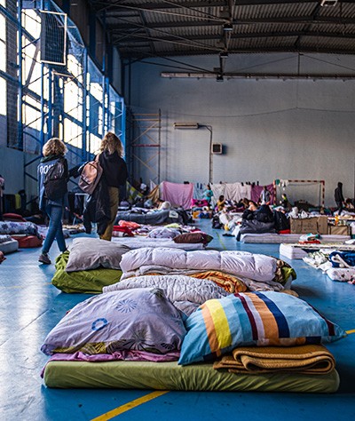 Internally displaced persons in a sport complex “Yunist”, Uzhhorod, western Ukraine.  © Michael Fostik/OHCHR