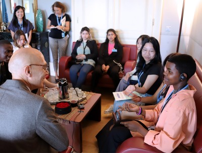 Child advisors of the Committee on the Rights of the Child meet with UN Human Rights chief Volker Türk. © OHCHR 