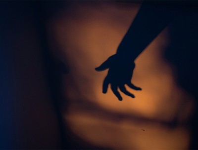 A hand in the dark. © Unsplash/sankavi9080