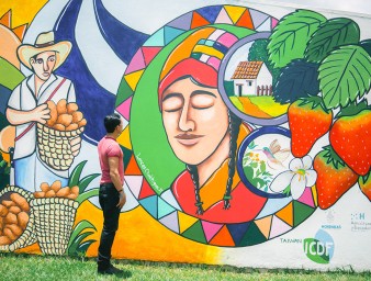Diego Osorio, in front of his mural on the Lenca indigenous people, in La Esperanza, department of Intibuca, Honduras © OHCHR Honduras 