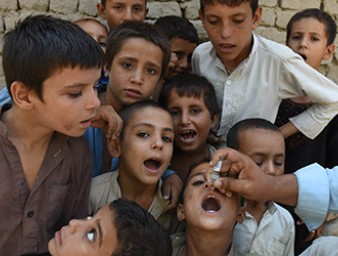 Health worker provides polio drops for children in Afghanistan.  © Credit EPA/Ghulamullah Habibi